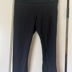 VEUC Lululemon Black Capri Size 8